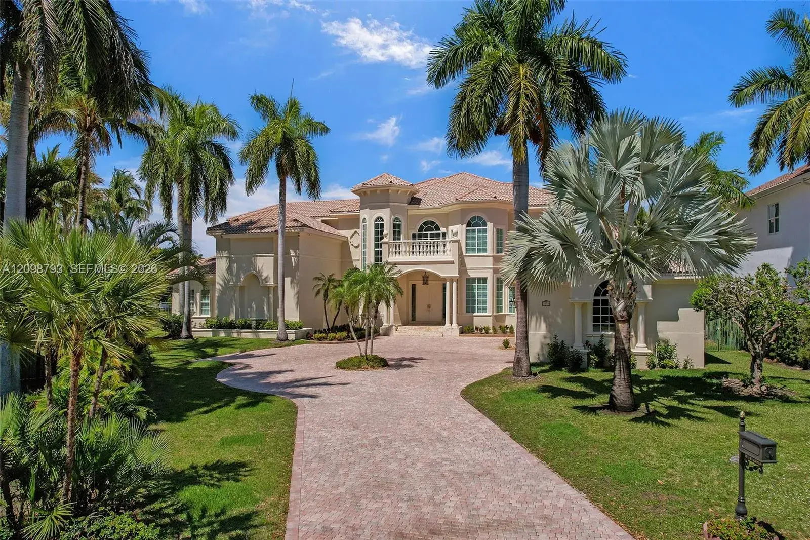 1130 Harbor Ct, Hollywood FL 33019