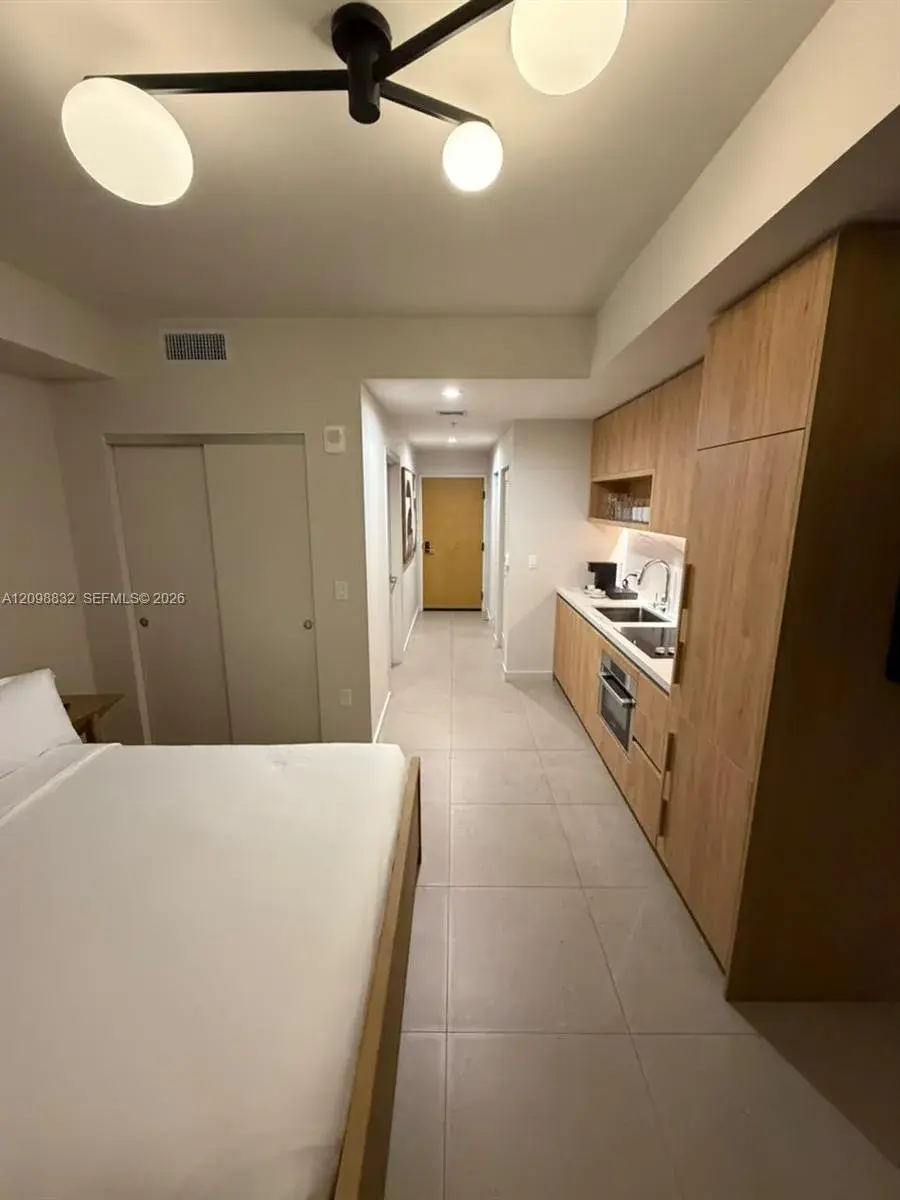 11 NE 6th St # 406, Miami FL 33132