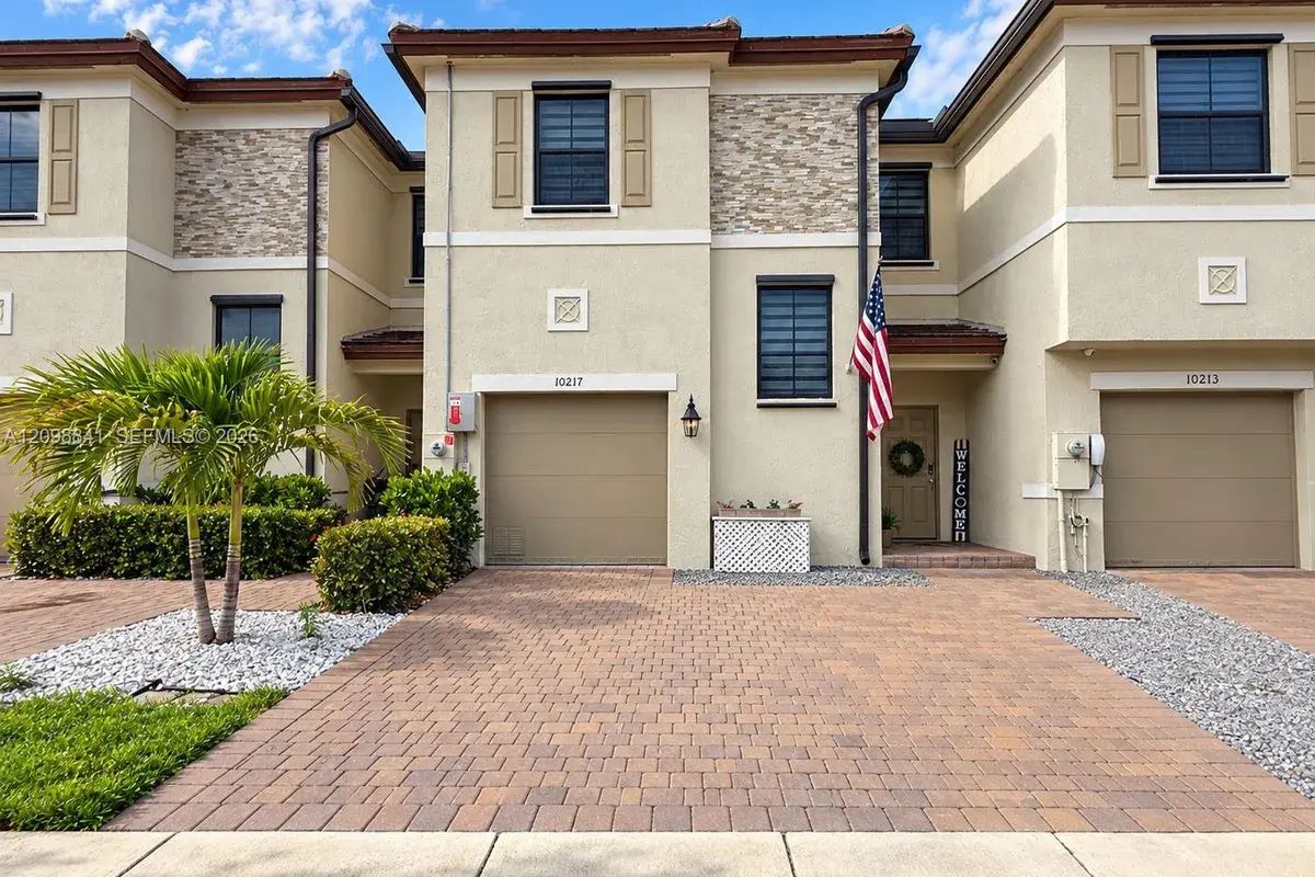 10217 SW 231st Ln, Miami FL 33190
