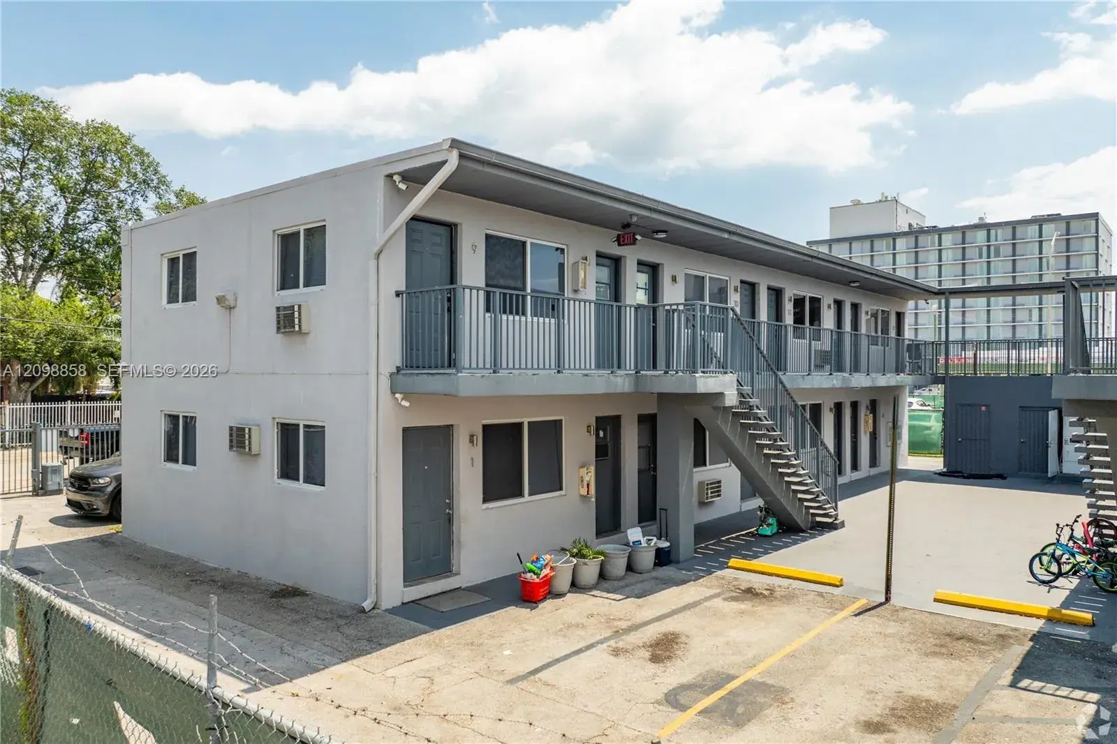 734 NW 80th St, Miami FL 33150