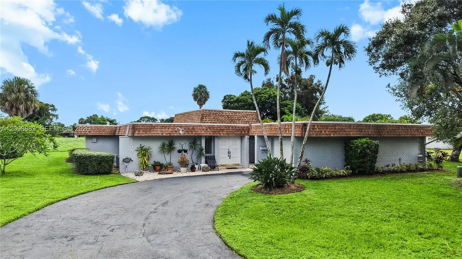 6204 Jacaranda Cir, Tamarac FL 33319 photo 3