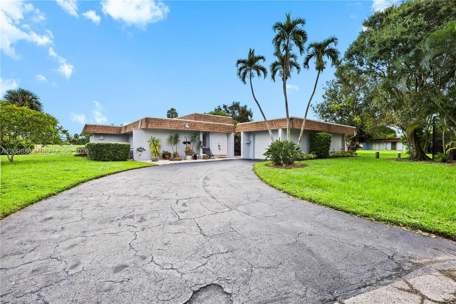 6204 Jacaranda Cir, Tamarac FL 33319 photo 4