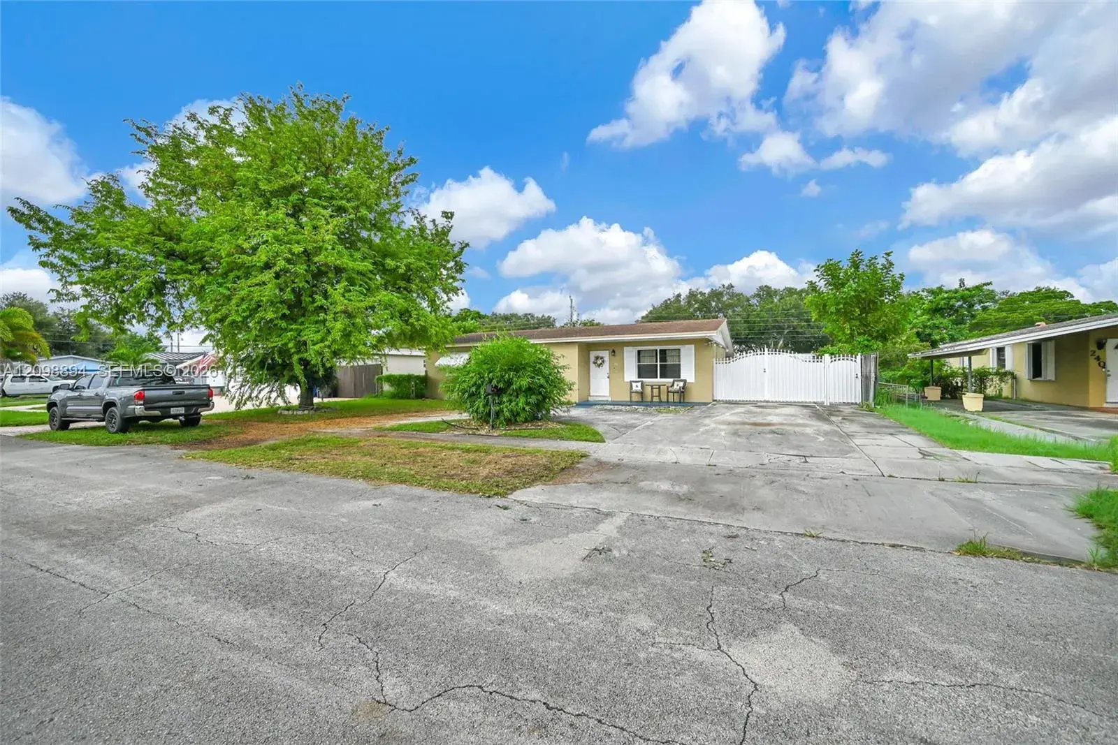 230 N 67th Ave, Hollywood FL 33024