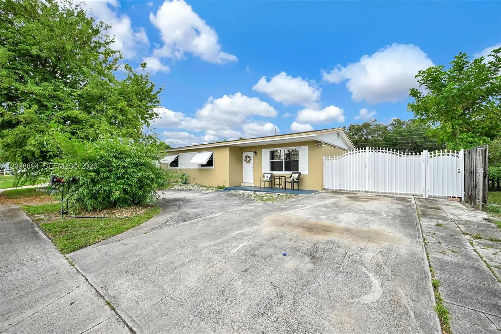 230 N 67th Ave, Hollywood FL 33024