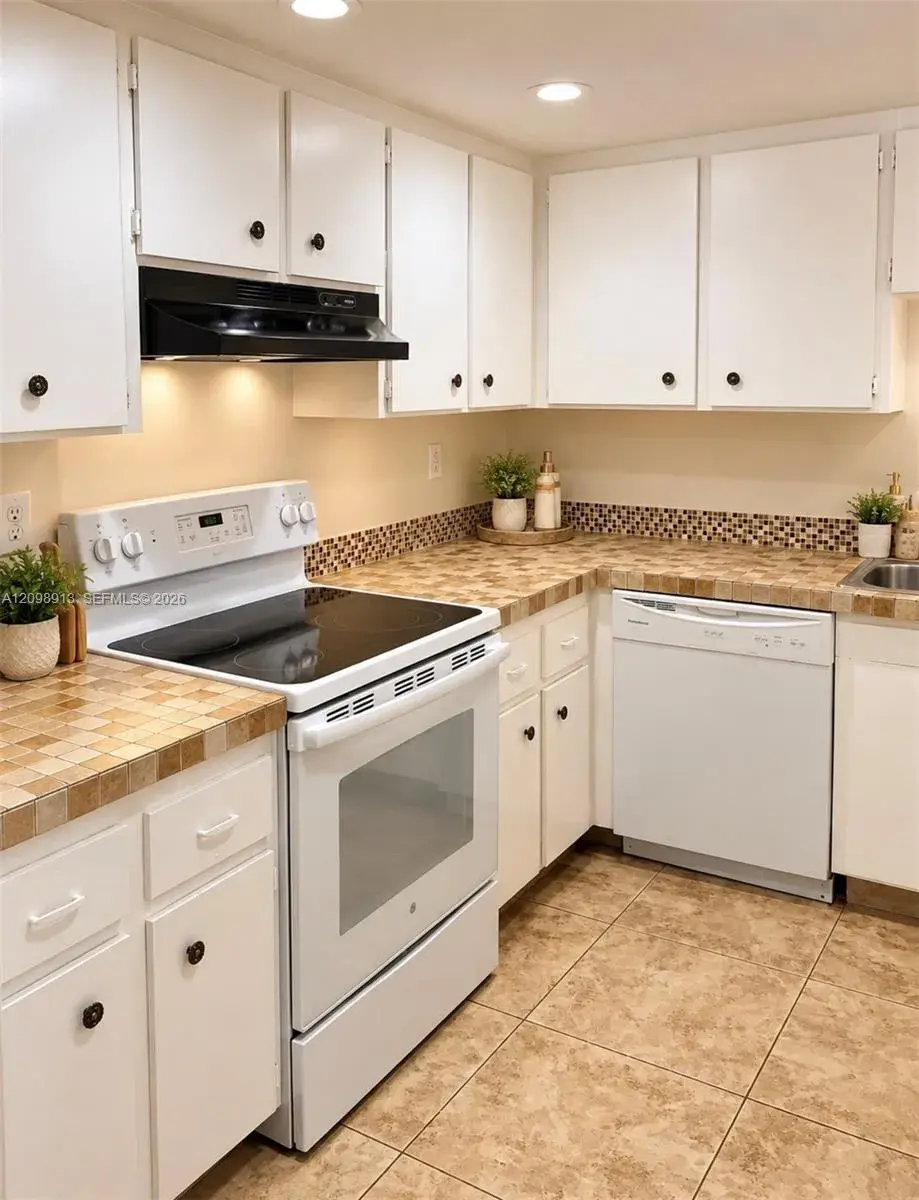 7000 NW 186th St # 116, Hialeah FL 33015