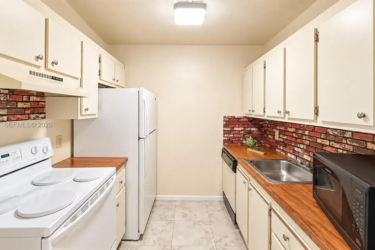 101 SW 132nd Way # 304J, Pembroke Pines FL 33027
