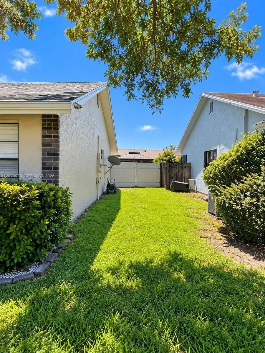 4968 NW 92nd Ave, Sunrise FL 33351