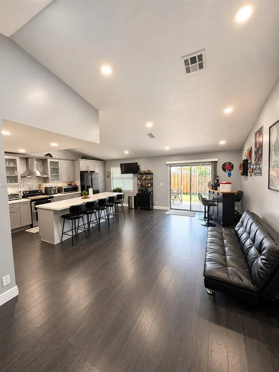 4968 NW 92nd Ave, Sunrise FL 33351