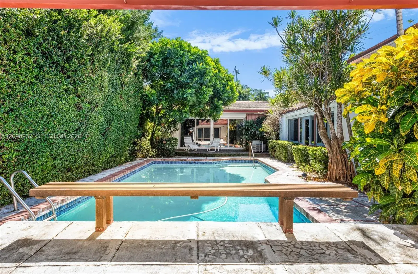 6415 Pine Tree Drive Cir, Miami Beach FL 33141