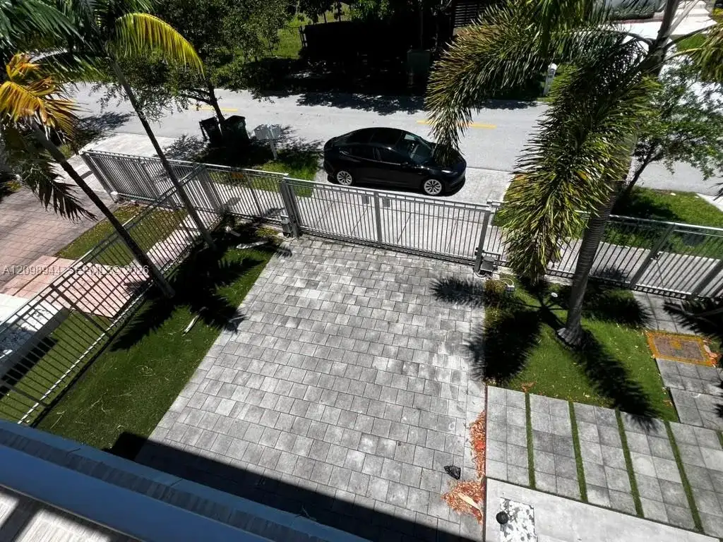 18975 Atlantic Blvd, Sunny Isles Beach FL 33160 photo 2