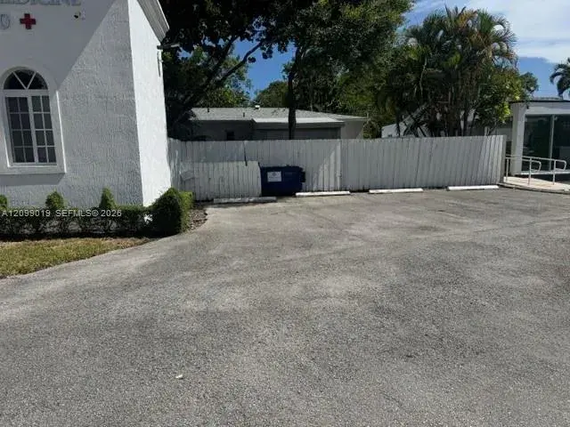 2520 S Dixie Hwy, Miami FL 33133