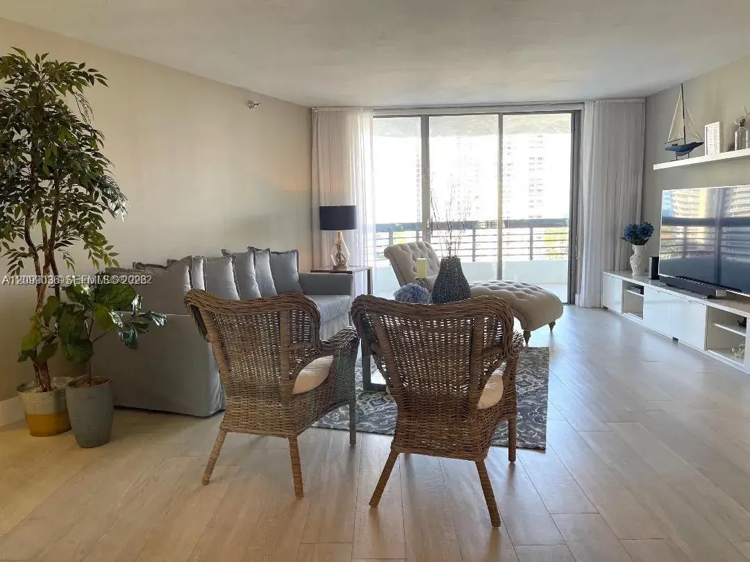 3500 Mystic Pointe Dr # 1507, Aventura FL 33180