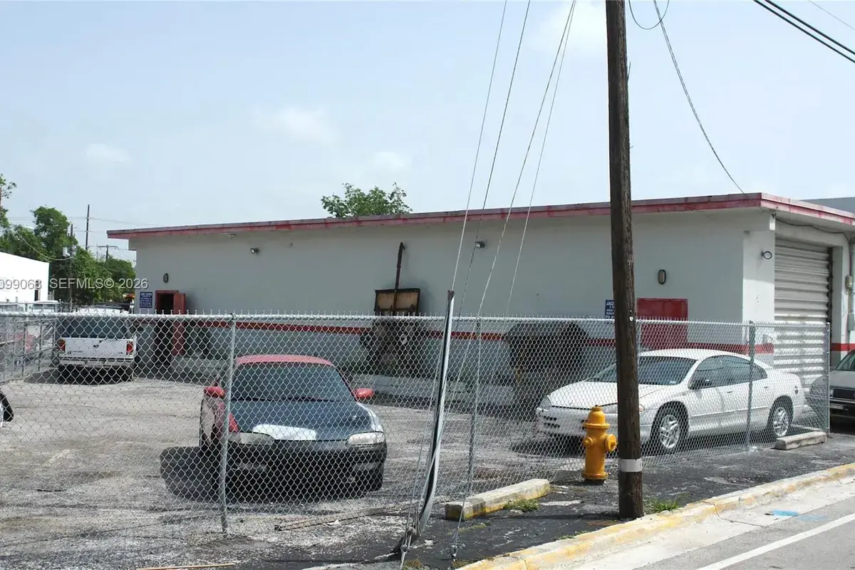 5885 Commerce Ln, South Miami FL 33143