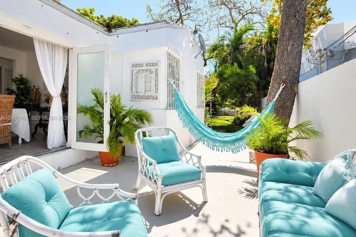 6910 Rue Notre Dame, Miami Beach FL 33141