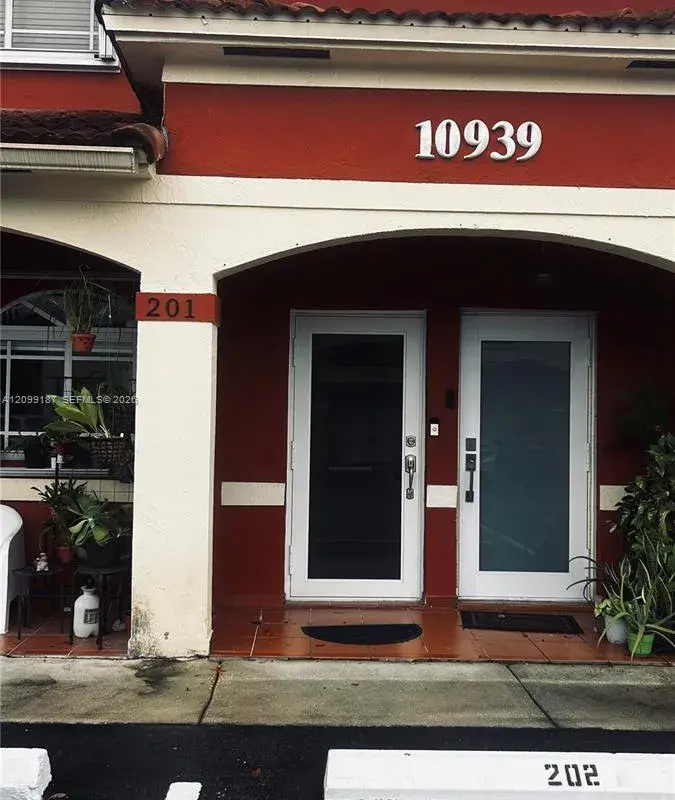 10939 W Okeechobee Rd # 201, Hialeah Gardens FL 33018