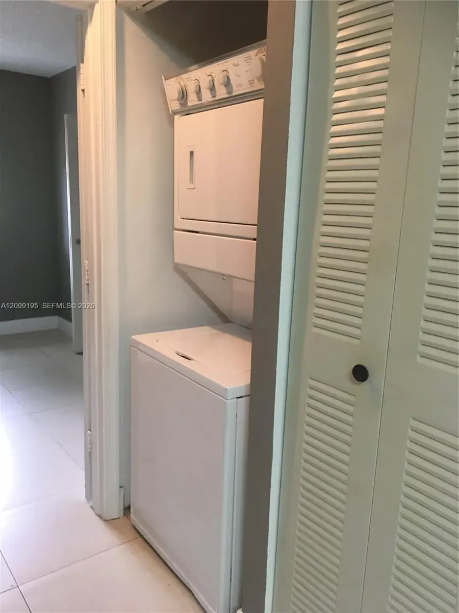 3670 N 56th Ave # 717, Hollywood FL 33021