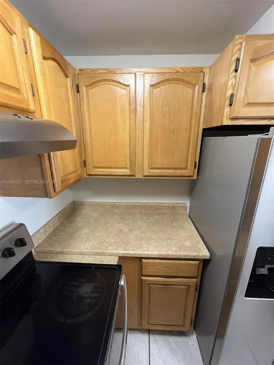 9686 Fontainebleau Blvd # 402, Miami FL 33172