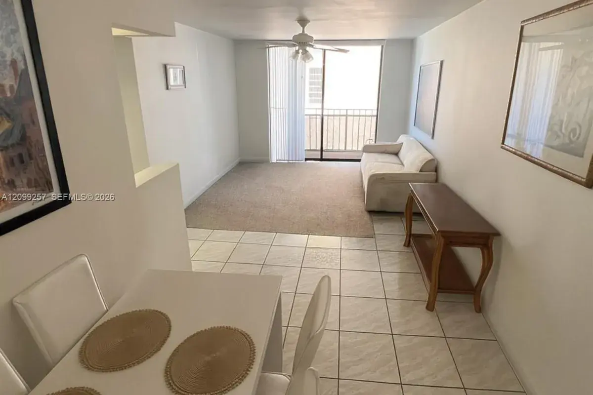 9686 Fontainebleau Blvd # 402, Miami FL 33172