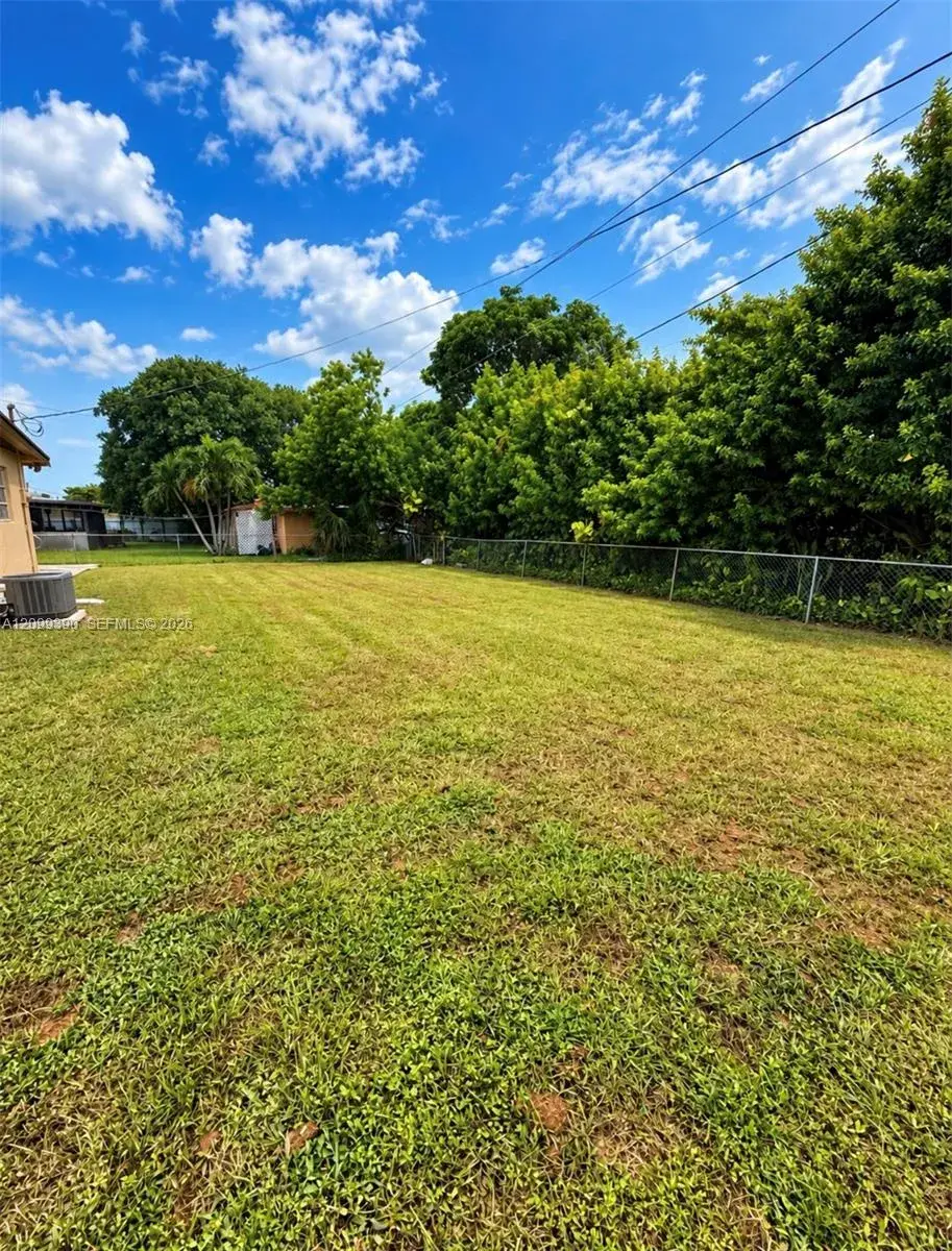 3271 NW 182nd St, Miami Gardens FL 33056