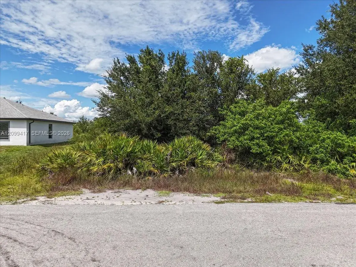 3702 25 ST SW, Lehigh Acres FL 33976