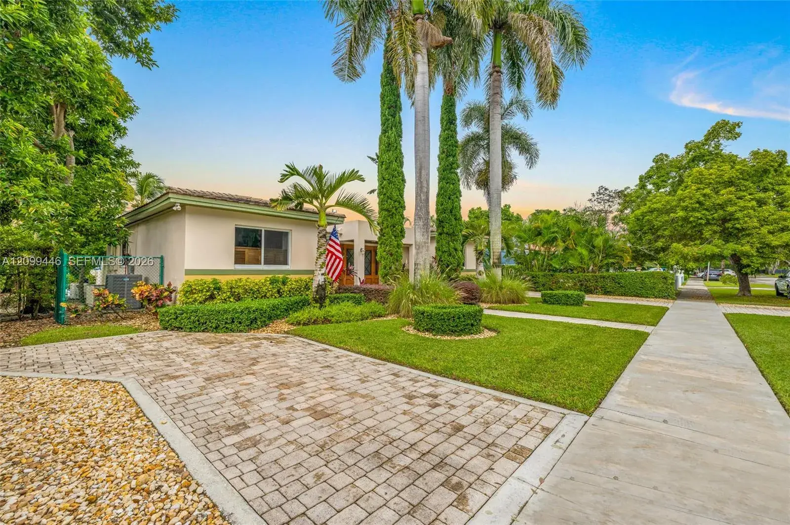 564 Palmetto Dr, Miami Springs FL 33166