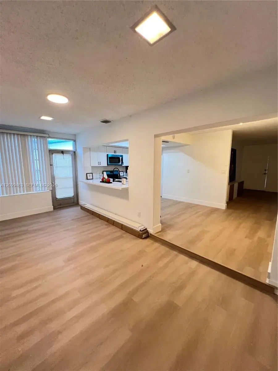4177 NW 52nd Ave, Lauderdale Lakes FL 33319