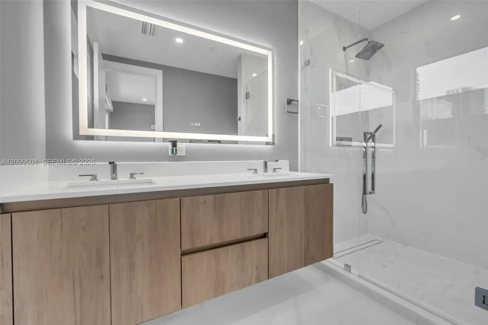 820 NE 2nd St, Fort Lauderdale FL 33301