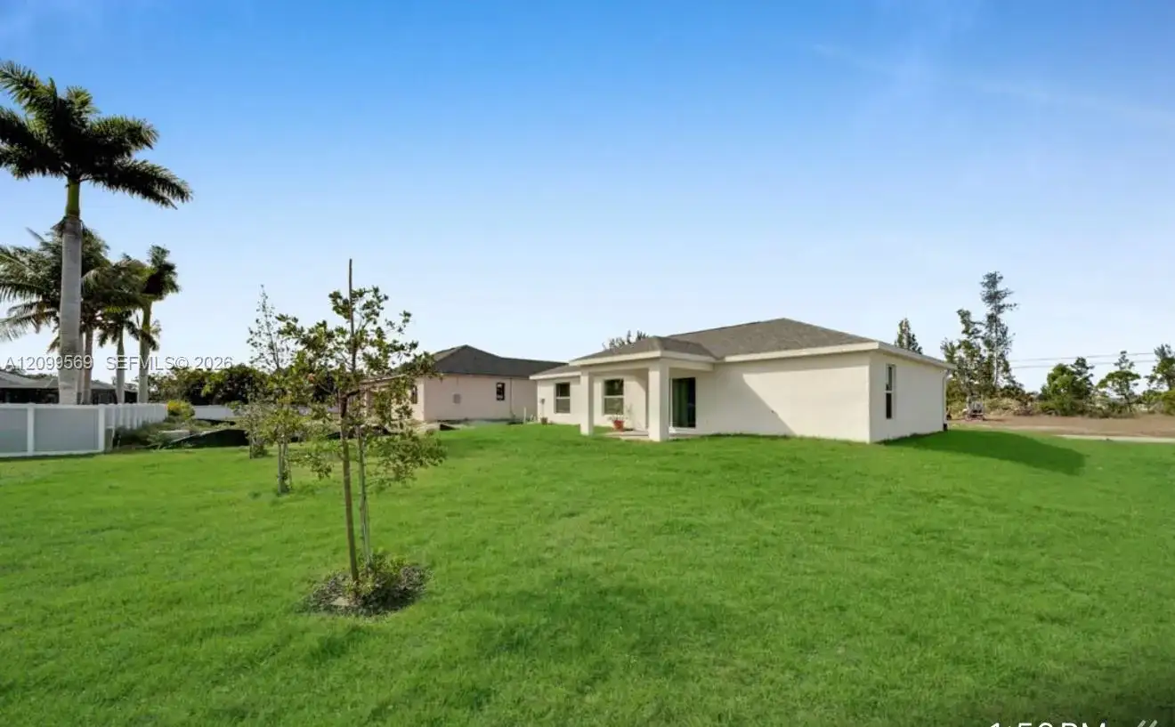 4217 NE 23rd Pl, Cape Coral FL 33909 photo 2