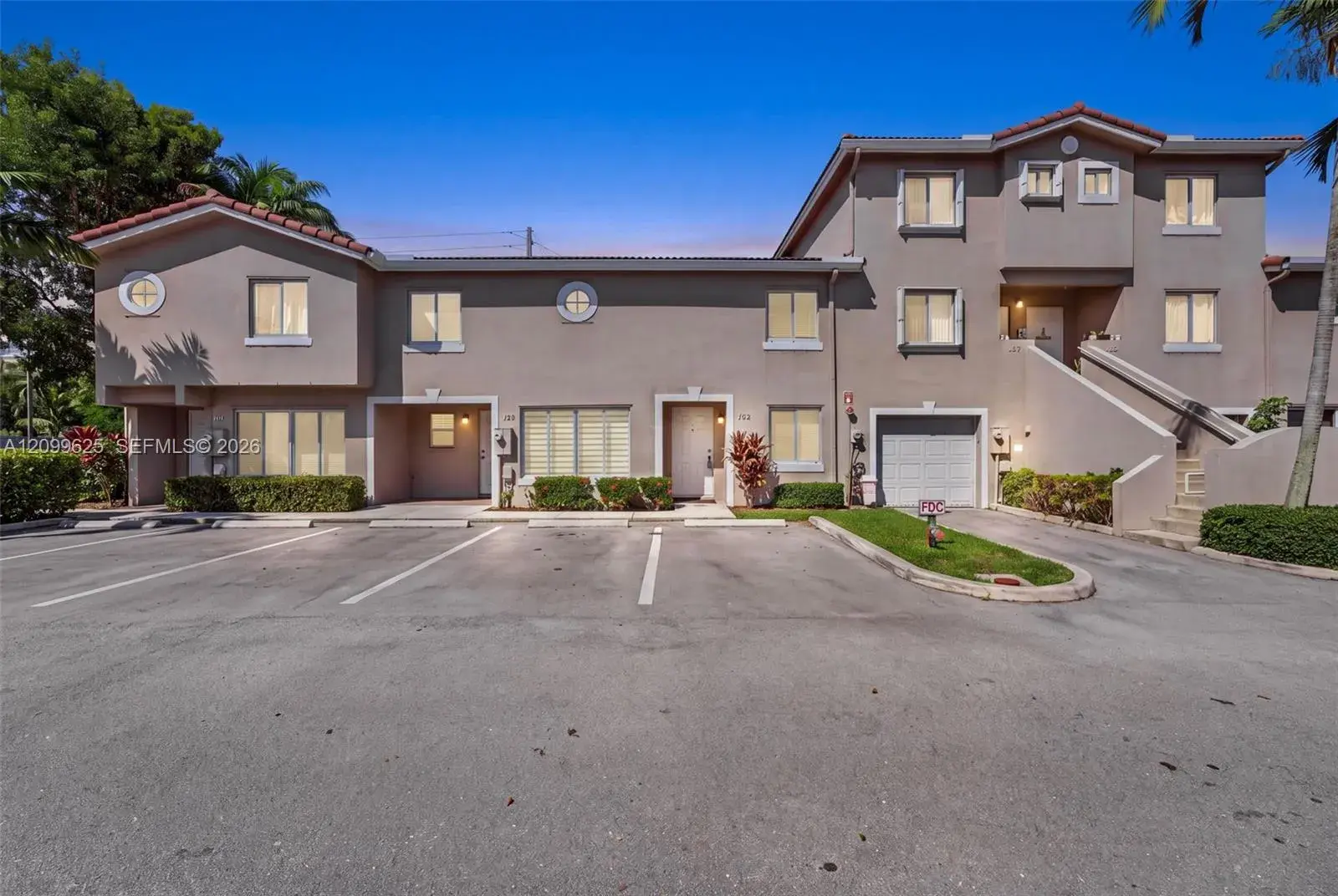 105 Riviera Cir, Weston FL 33326