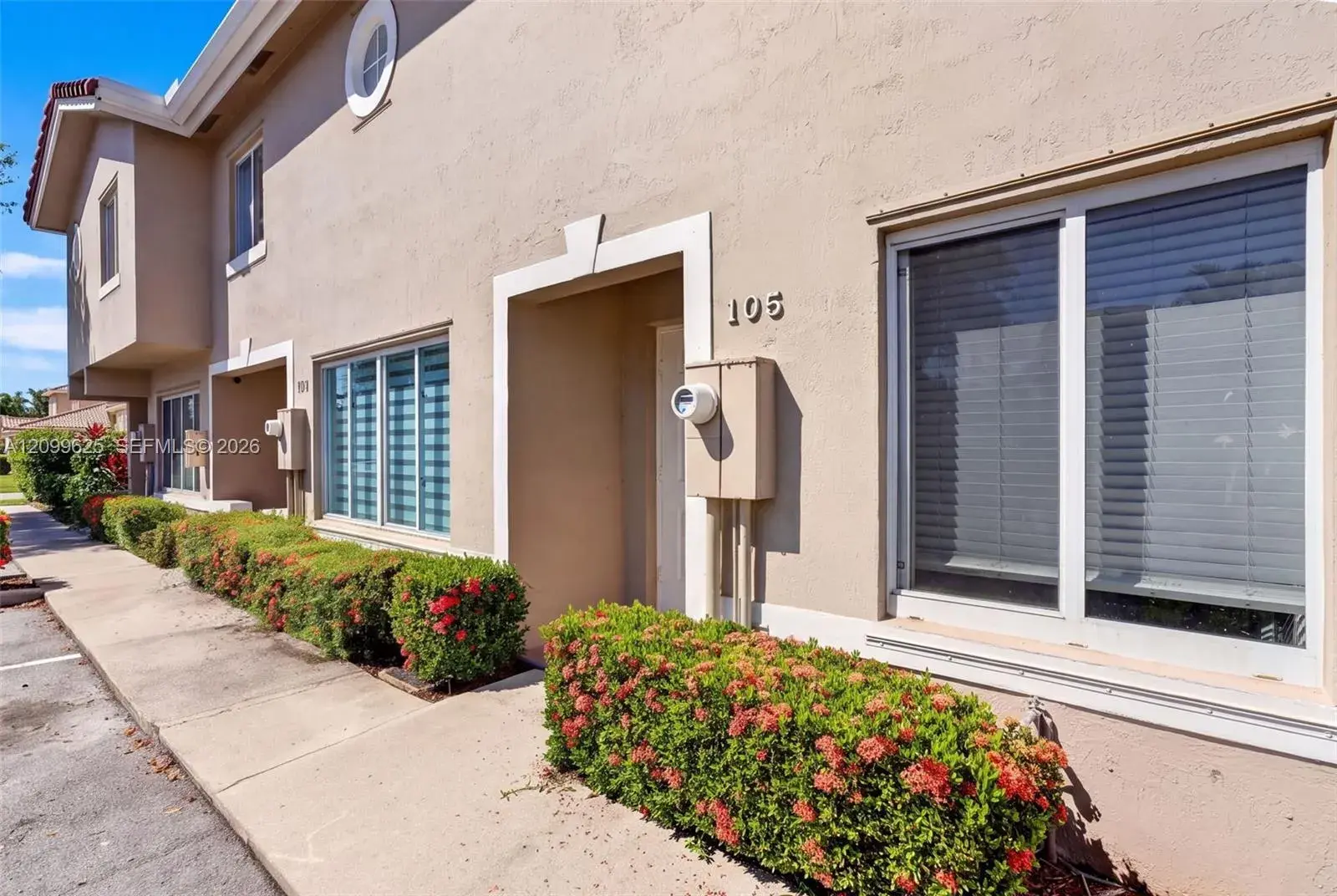 105 Riviera Cir, Weston FL 33326