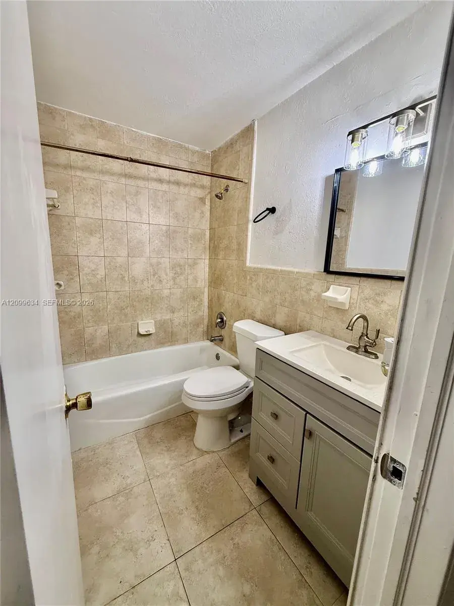 1002 S 28th Ave # 0, Hollywood FL 33020