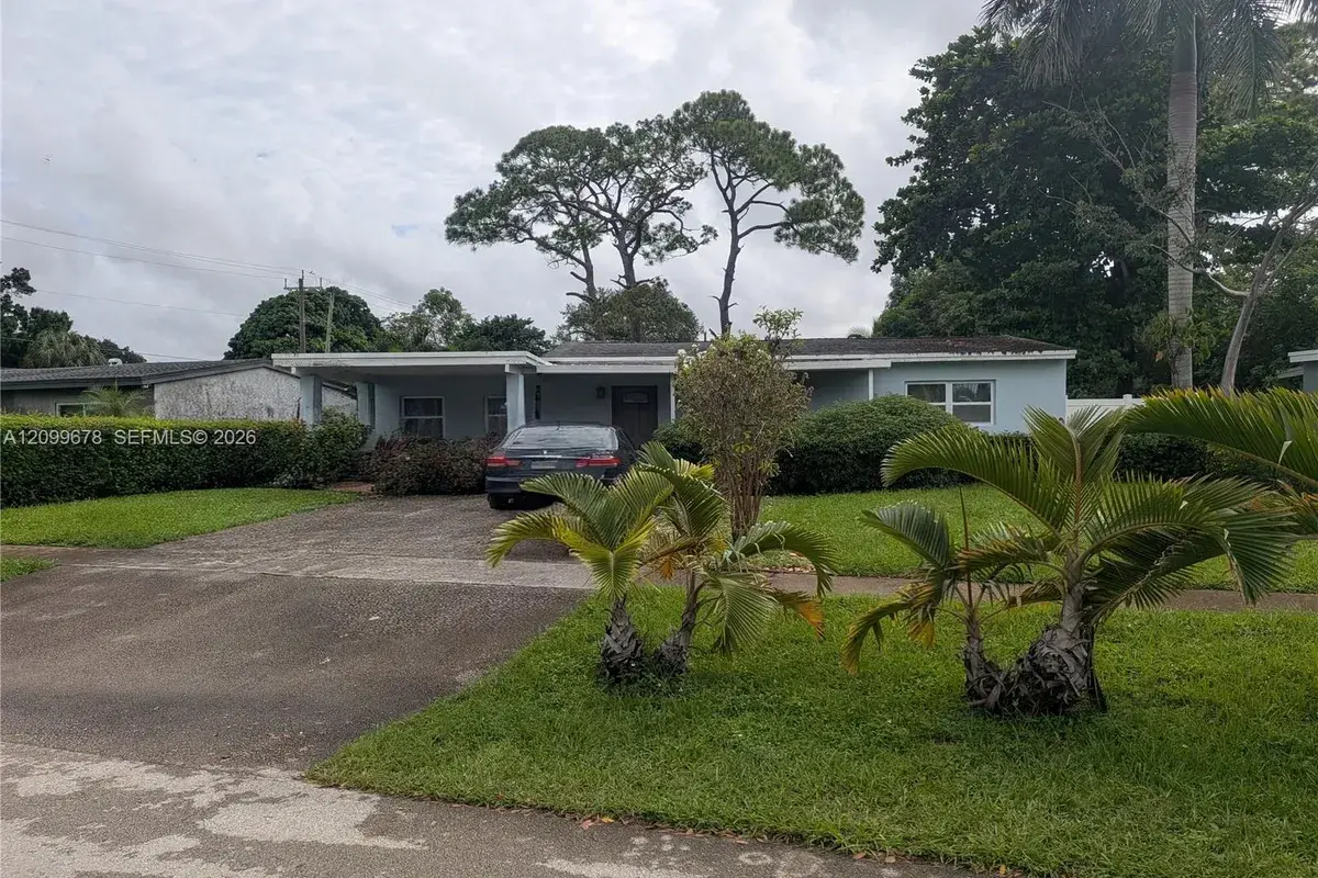 620 E Dayton Cir, Fort Lauderdale FL 33312