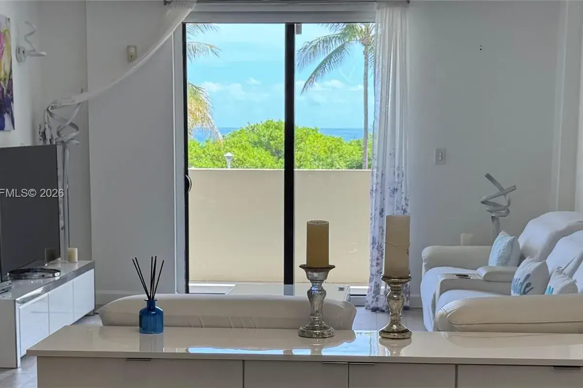 1623 Collins Ave # 220, Miami Beach FL 33139