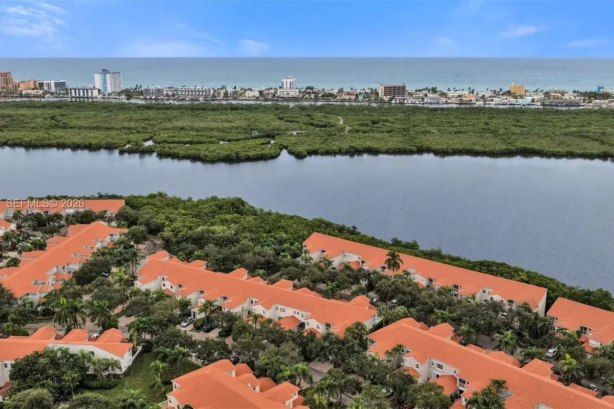 1620 Weeping Willow Way, Hollywood FL 33019