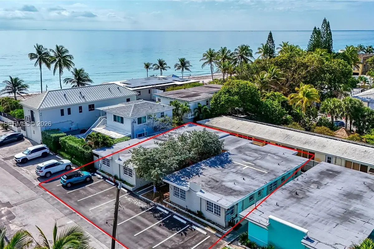 318 Walnut St, Hollywood FL 33019