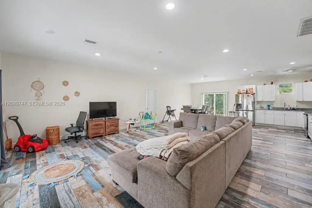 8006 Oakleaf Circle, La Belle FL 33935 photo 3