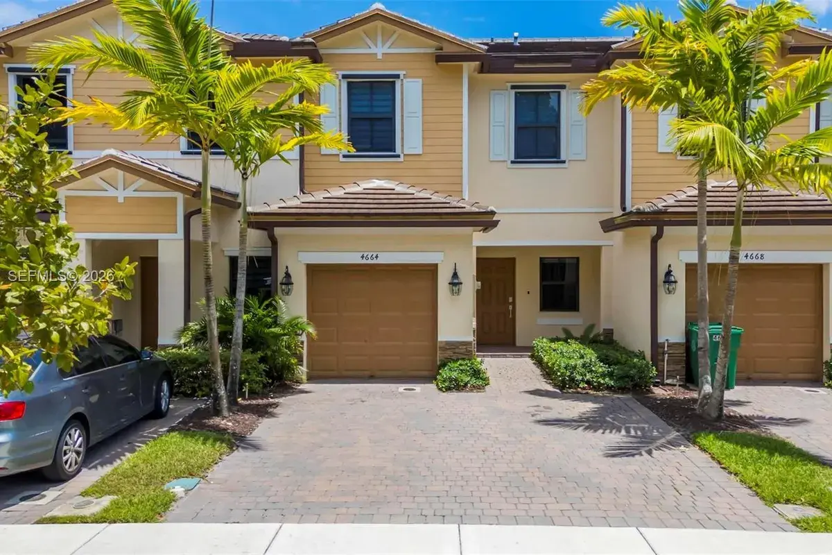 4664 Banker Ter, Davie FL 33314