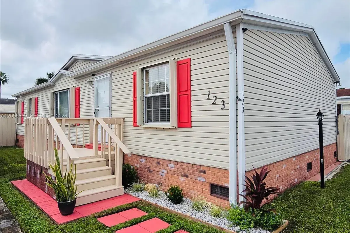 220 NE 12th Ave UNIT 123, Homestead FL 33030