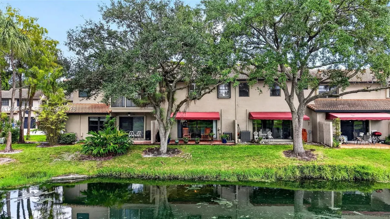 9012 Vineyard Lake Dr, Plantation FL 33324