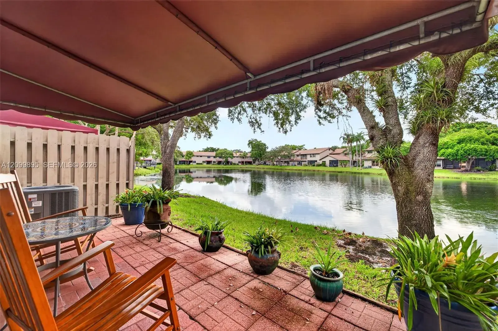 9012 Vineyard Lake Dr, Plantation FL 33324