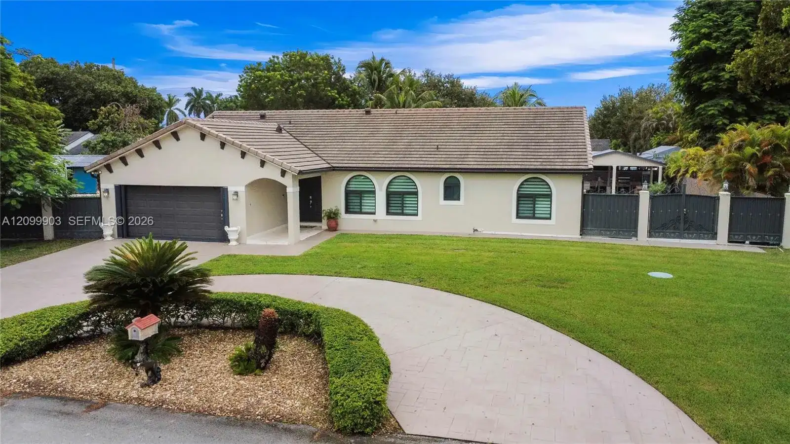 15221 SW 148th Ave, Miami FL 33187 photo 2