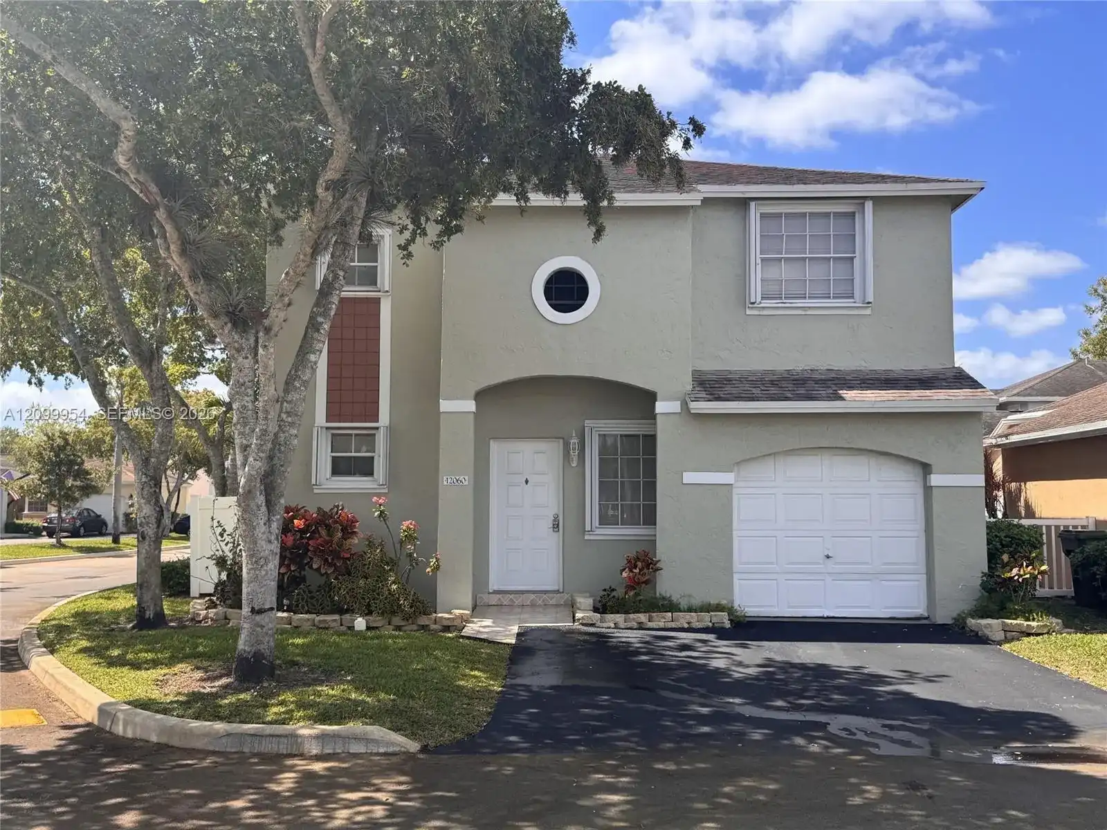 12060 NW 13th St, Pembroke Pines FL 33026