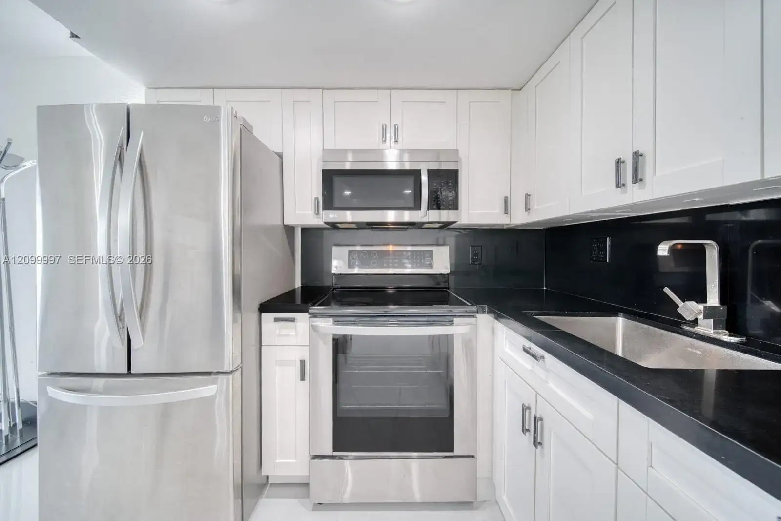 300 Oregon St # 507, Hollywood FL 33019 photo 2