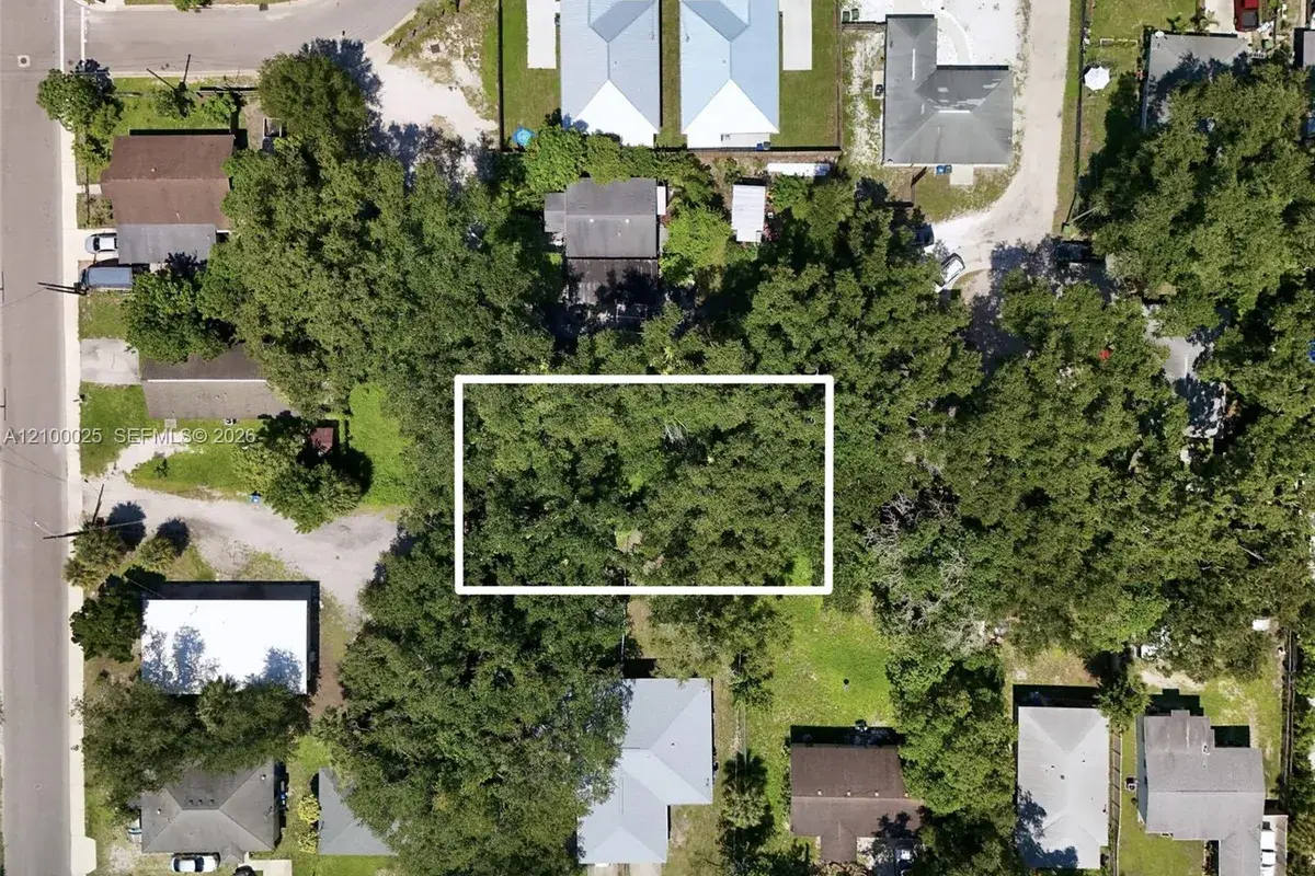 1009 4TH ST E, Bradenton FL 34208