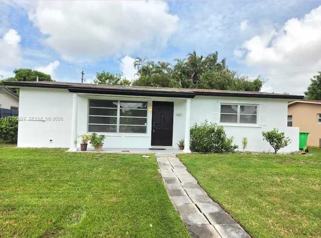 6421 NW 26th St, Sunrise FL 33313