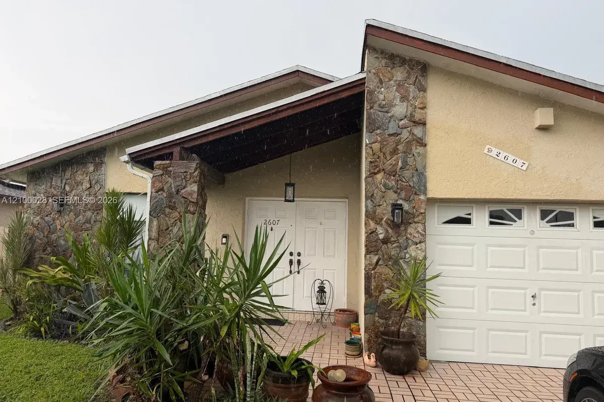2607 Harding St, Hollywood FL 33020