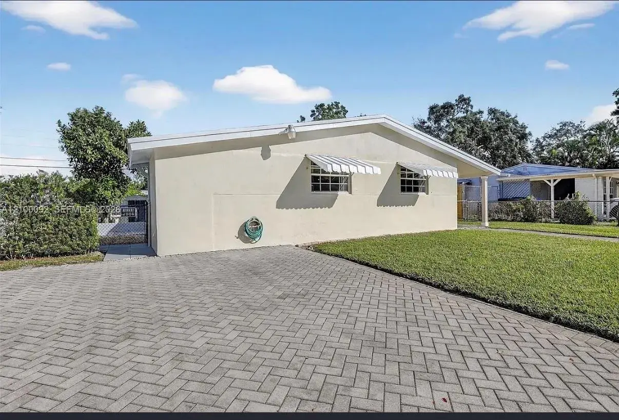 6717 Farragut St, Hollywood FL 33024