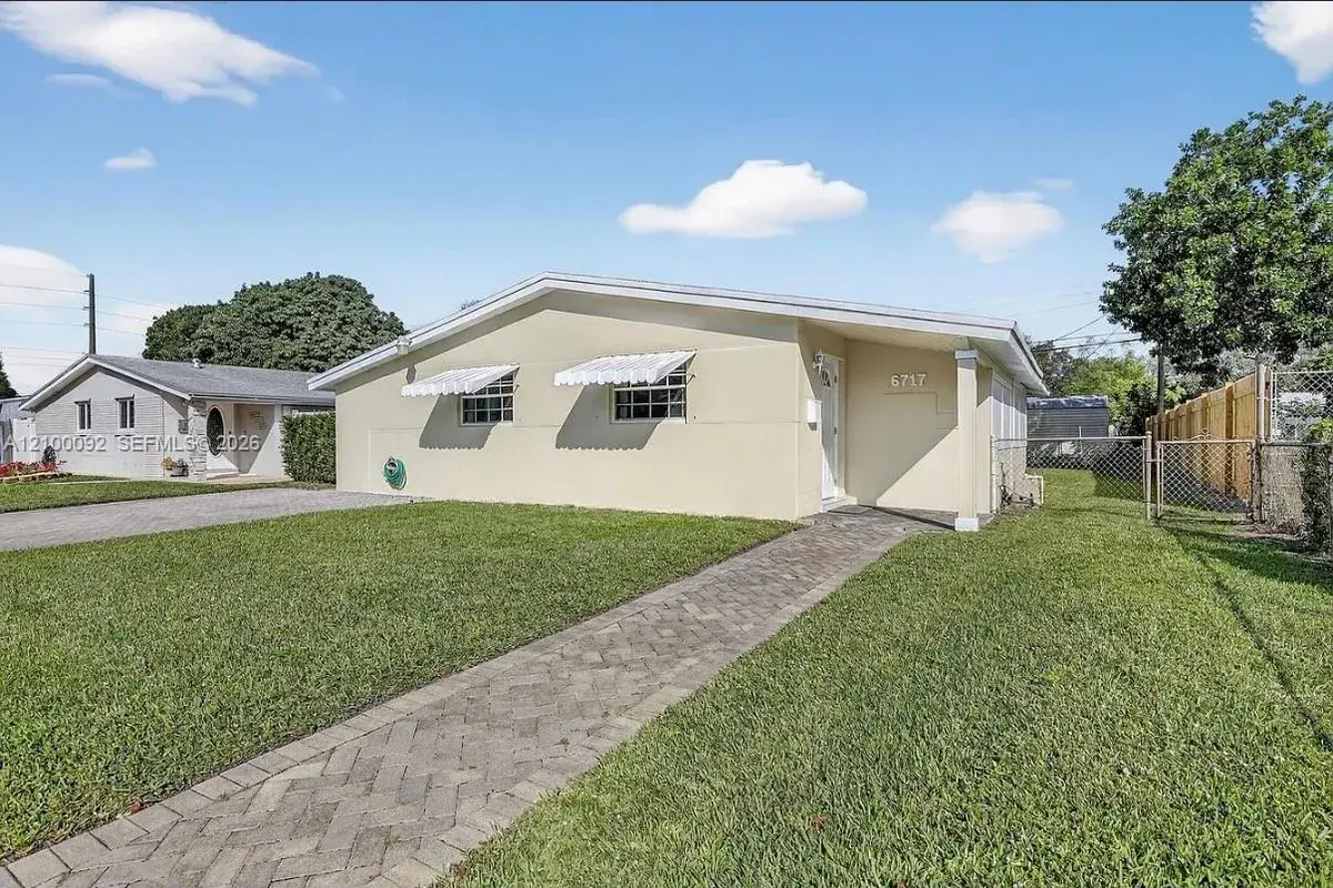 6717 Farragut St, Hollywood FL 33024