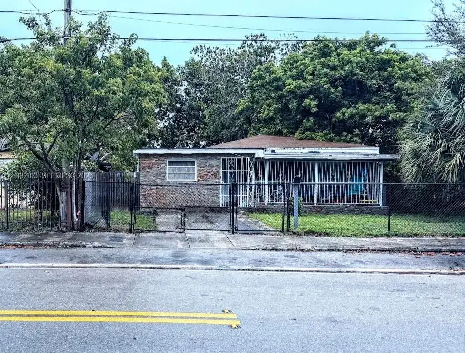 1085 NW 25th St, Miami FL 33127 photo 3