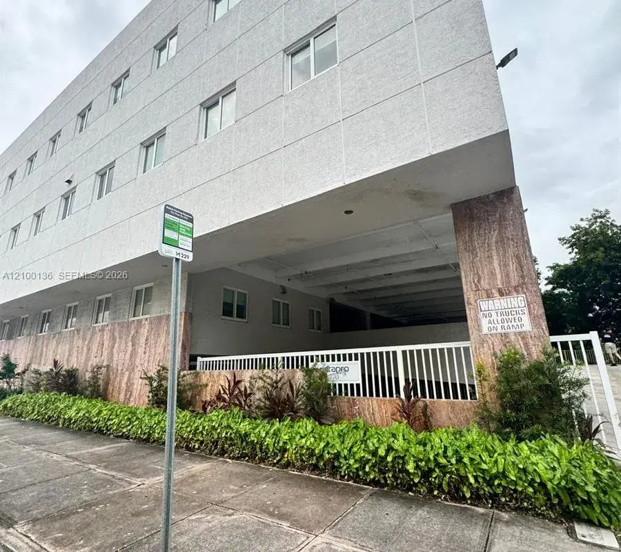 770 Ponce De Leon Blvd, Coral Gables FL 33134